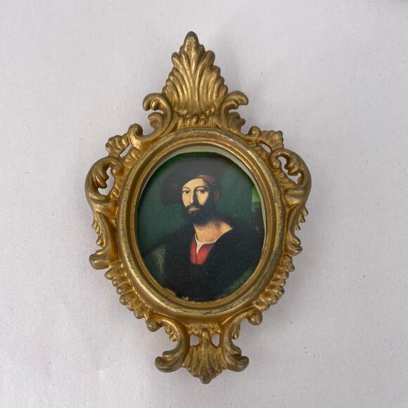 Vintage Ornate Hong Kong molded plastic framed portraits, wall art set of 3 - Picture 10 of 15